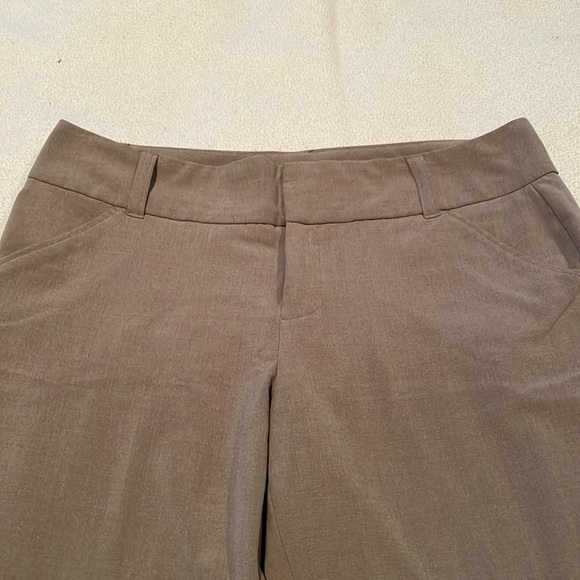 Heather khaki straight leg slacks. Daisy Fuentes. Size 14 Short. - Picture 6 of 6
